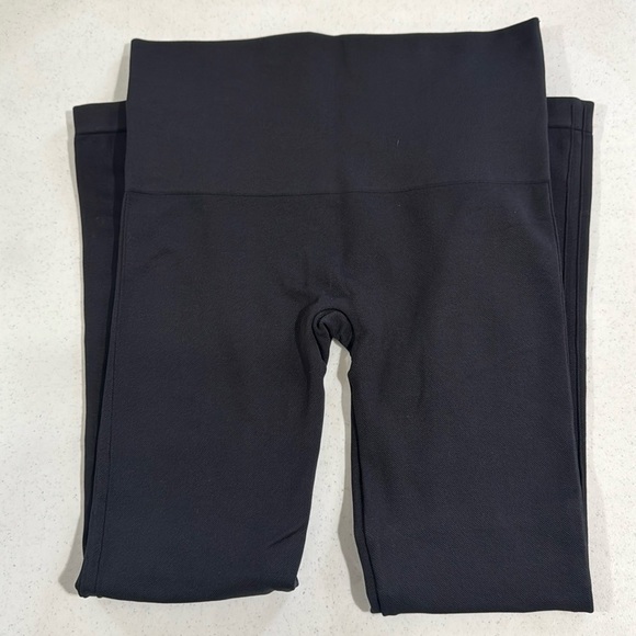 SPANX Look at Me Now Black Legging Pants Large Seamless Women - Picture 2 of 10